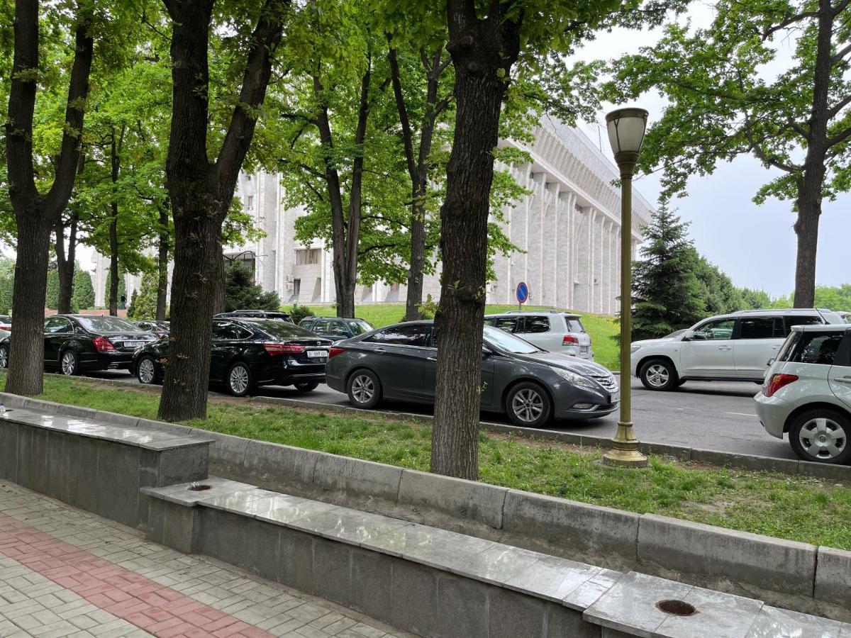 Logvinenko Apartment Bischkek Exterior foto